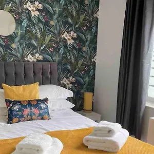 Apartment Village Hide Away, Cayton
